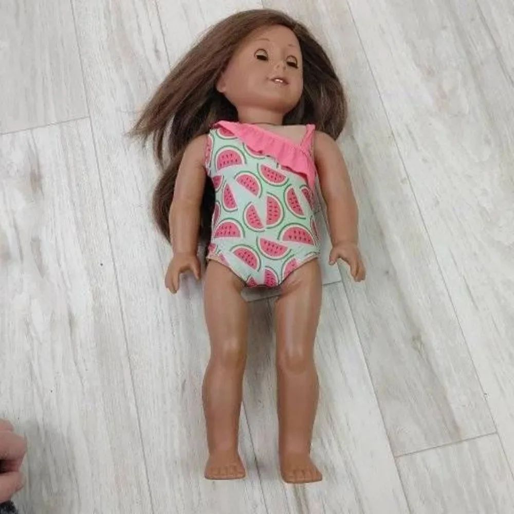 American Girl 18" Doll Brunette With Brown Eyes 2014 Watermelon Bathing Suit
I b